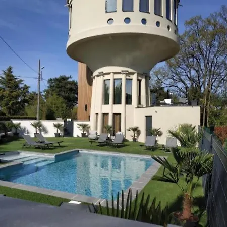 Oscar Niemeyer *