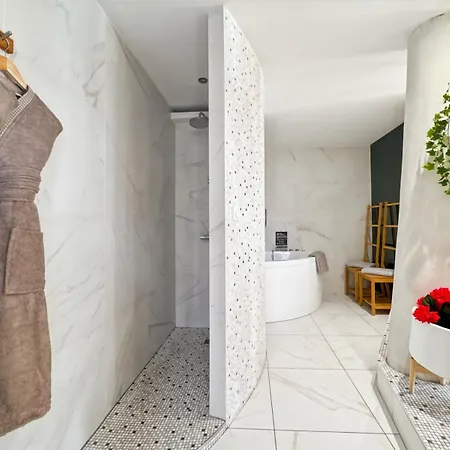 Inside Dombes Отель типа 