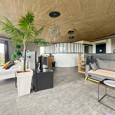 Inside Dombes Треву