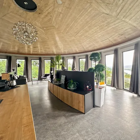 Inside Dombes Треву