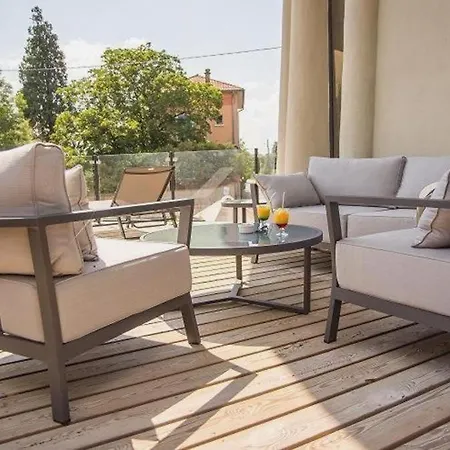Inside Dombes Bed & Breakfast 3*